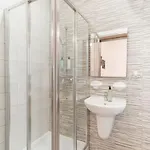 Sea View Apartment *