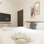 Sea View Apartment *